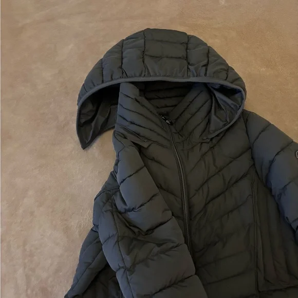 Michael Kors Puffer Coat with Hood - Picture 3 of 6